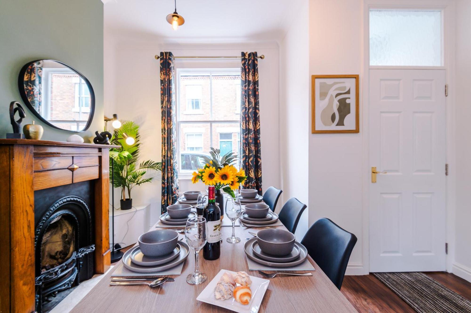 New! Stunning 2-Bed City-Centre Home In Chester By 53 Degrees Property - Ideal For Couples & Groups - Sleeps 6! Экстерьер фото