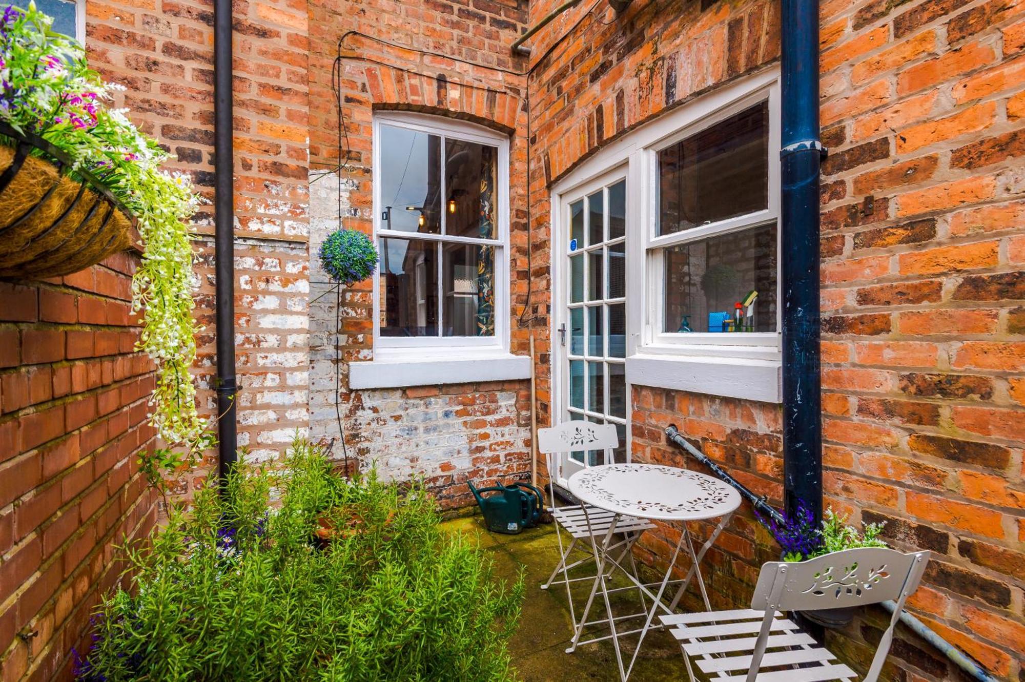 New! Stunning 2-Bed City-Centre Home In Chester By 53 Degrees Property - Ideal For Couples & Groups - Sleeps 6! Экстерьер фото
